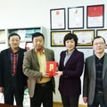 管理學院頒發(fā)鄭總客座教授聘書