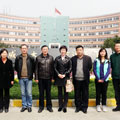 中國廚房設備網(wǎng)鄭總與學院領導合影