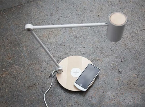 現(xiàn)在家具也能為手機充電？.jpg