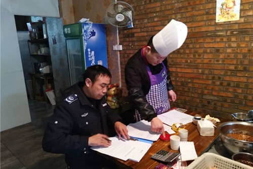 眉山啟動(dòng)餐飲污染專項(xiàng)整治 引導(dǎo)油煙凈化設(shè)施安裝