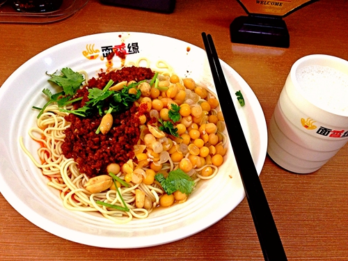 重慶小面首個地方標(biāo)準(zhǔn)出臺 連榨菜粒都有大小規(guī)定 