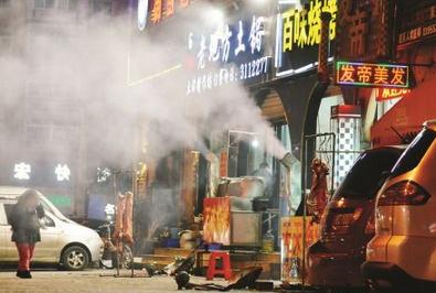 油煙污染存在反彈跡象 貴陽(yáng)加強(qiáng)夜市油煙整治 油煙污染存在反彈跡象 貴陽(yáng)加強(qiáng)夜市油煙整治