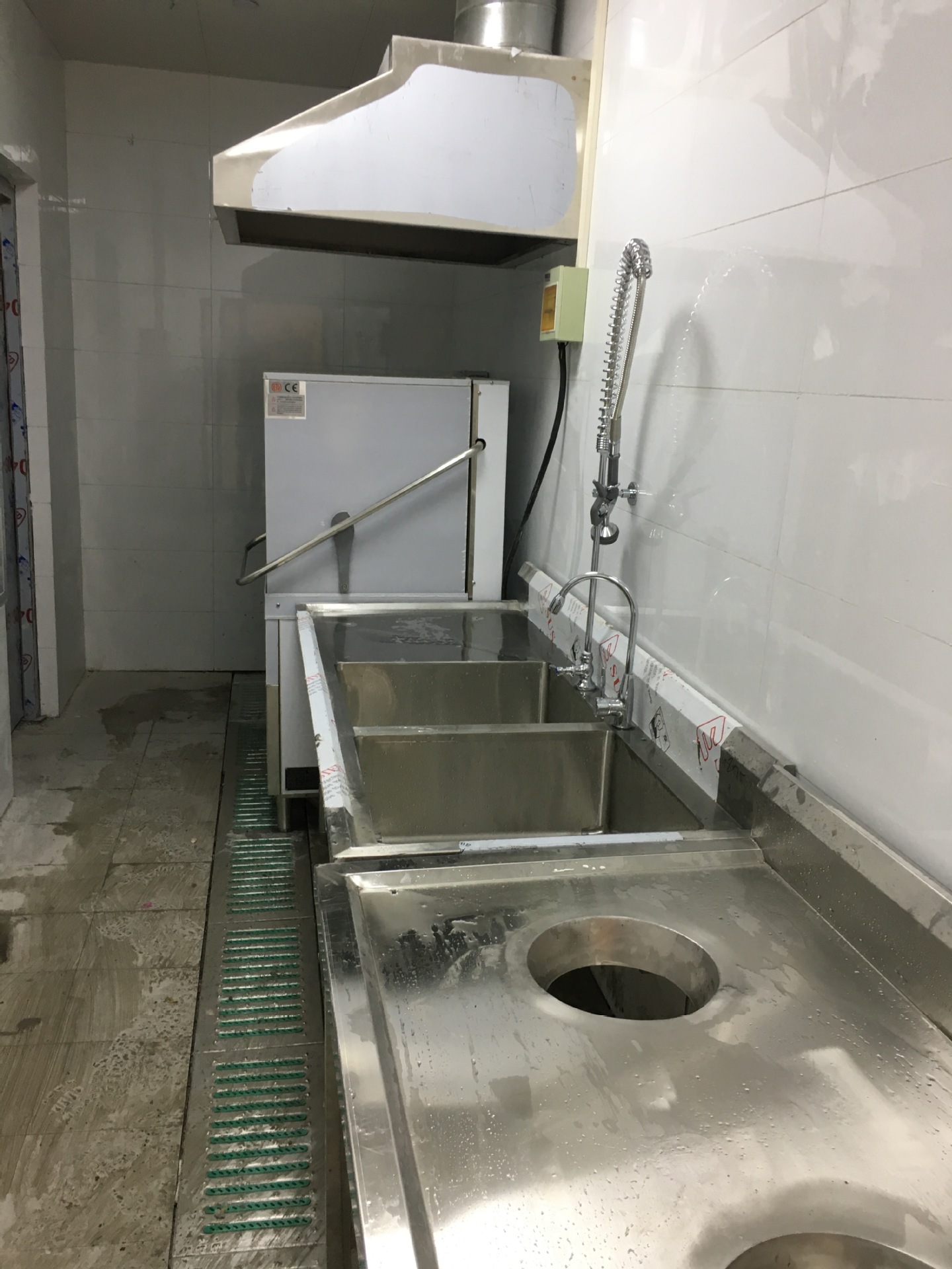 揭蓋長龍式洗碗機(jī) 商用洗碗機(jī) 食堂洗碗機(jī) 酒店洗碗機(jī) 學(xué)校