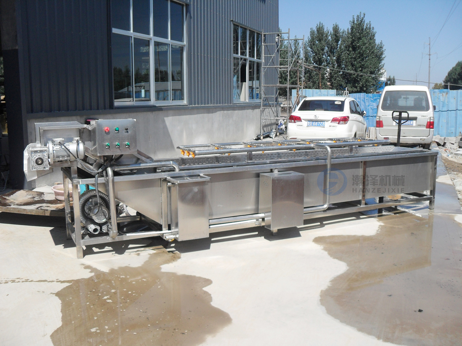 蔬菜氣泡式清洗機 多功能商用果蔬清洗機*連續(xù)式水浴式洗菜機