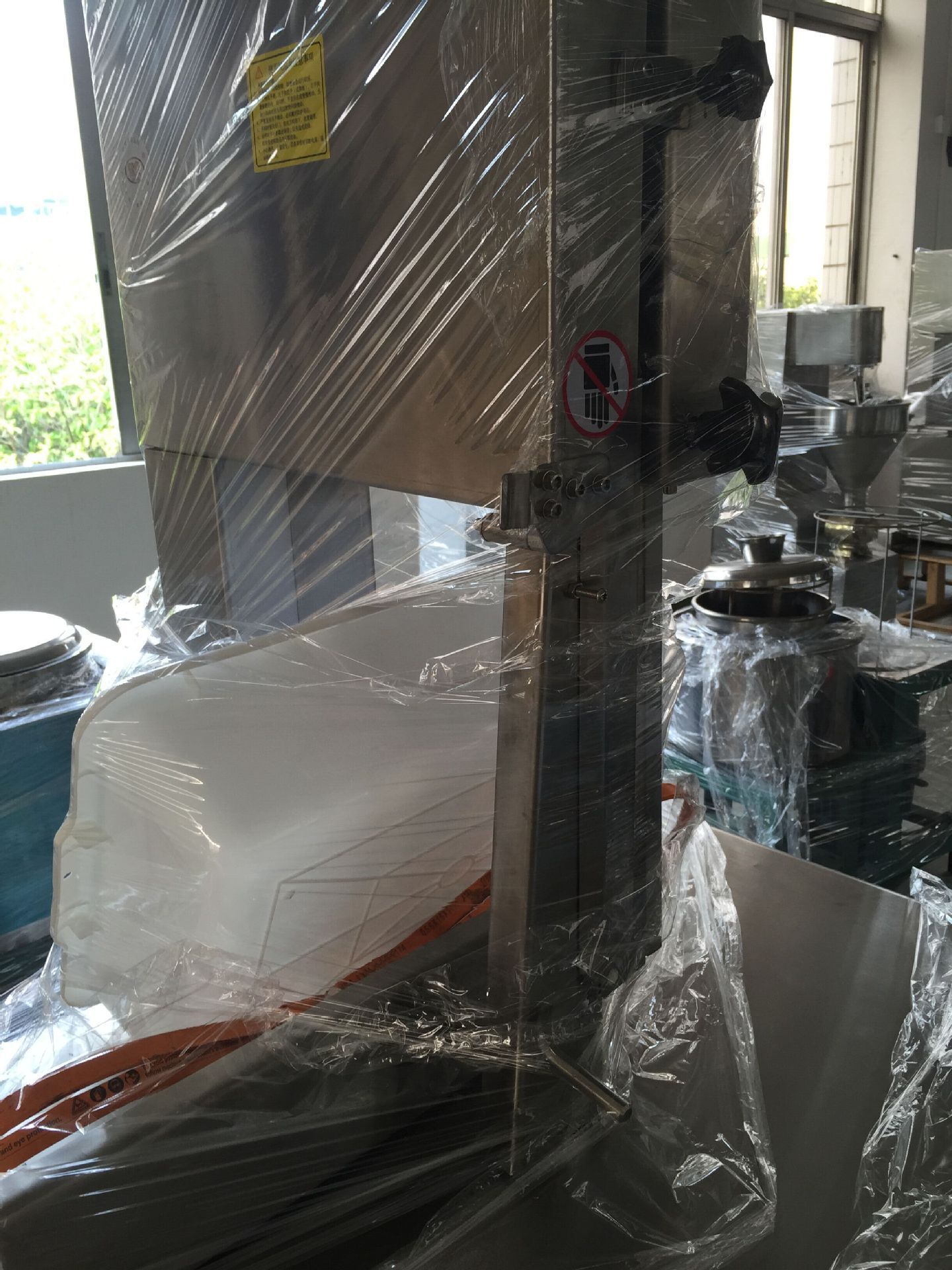 廠家JG650大型商用鋸牛骨機(jī)商用不銹鋼鋸骨機(jī)立式切割凍肉機(jī)新款
