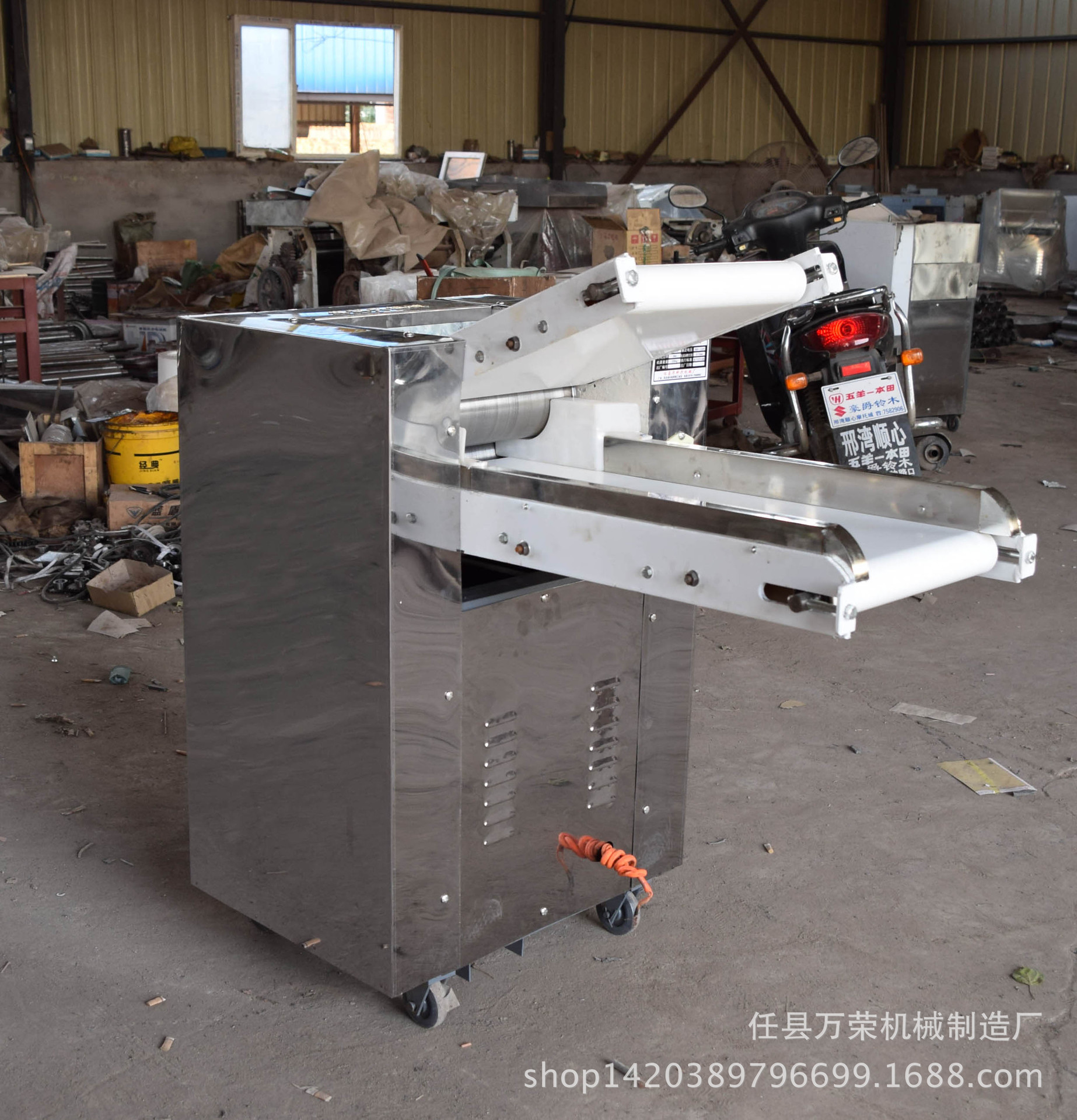 廠家供應(yīng) 自動(dòng)揉面機(jī) 350型連續(xù)自動(dòng)壓面機(jī) 不銹鋼商用攪面揉面機(jī)