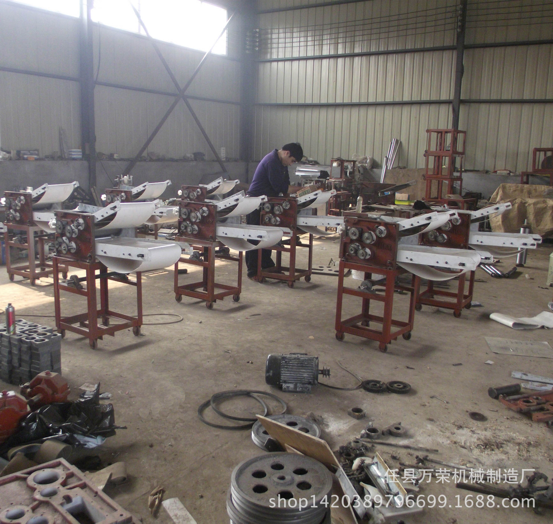 廠家供應(yīng) 自動(dòng)揉面機(jī) 350型連續(xù)自動(dòng)壓面機(jī) 不銹鋼商用攪面揉面機(jī)