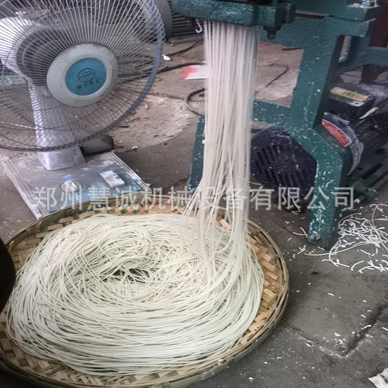 熱銷(xiāo)大型仿手工玉米面條機(jī) 多功能自熟米線機(jī) 商用自熟米粉機(jī)