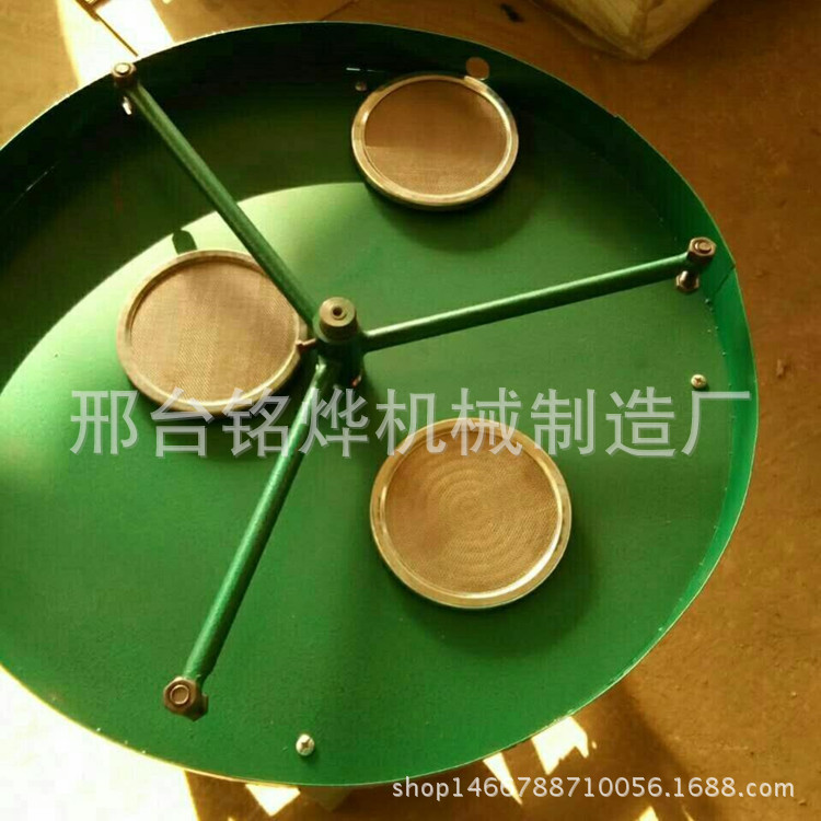 廠家生產(chǎn)商用手動煎餅機(jī)、五谷雜糧煎餅鏊子機(jī)，多功能方便，。