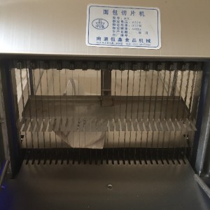 恒鑫面包切片機(jī) 商用面包切片機(jī) 切吐司片機(jī) 面包房專(zhuān)用