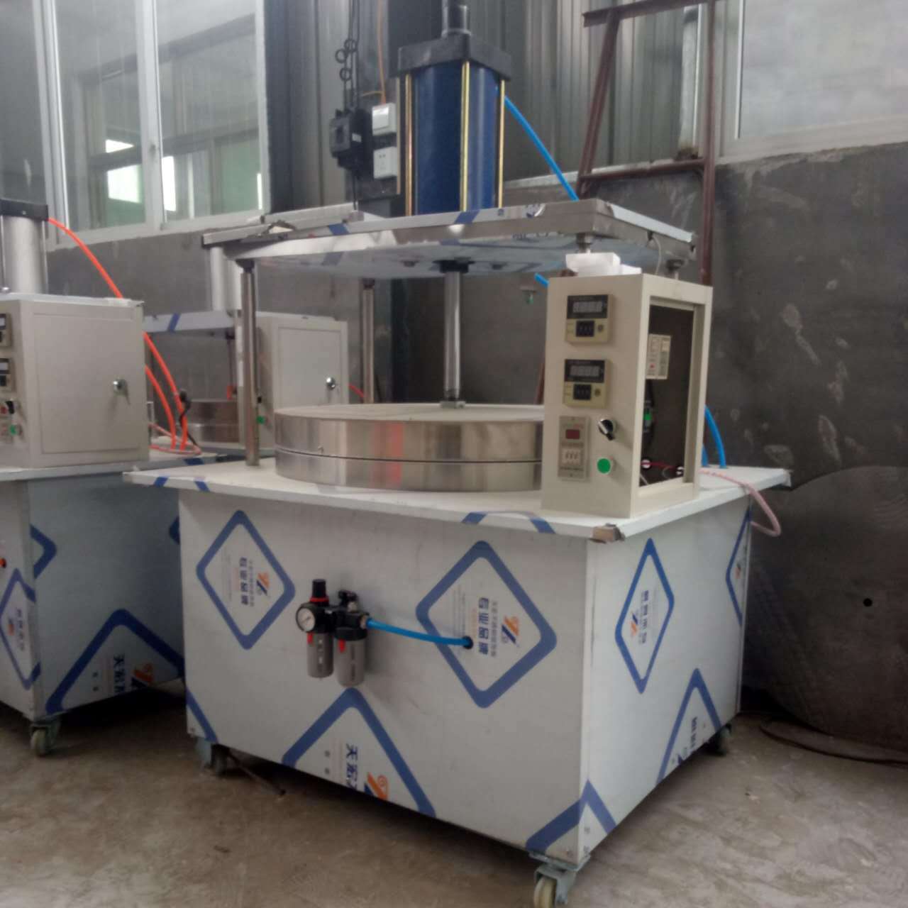 新型商用烙餅機(jī) 全自動氣壓烙餅機(jī) 多功能烙餅機(jī) 可加工定制