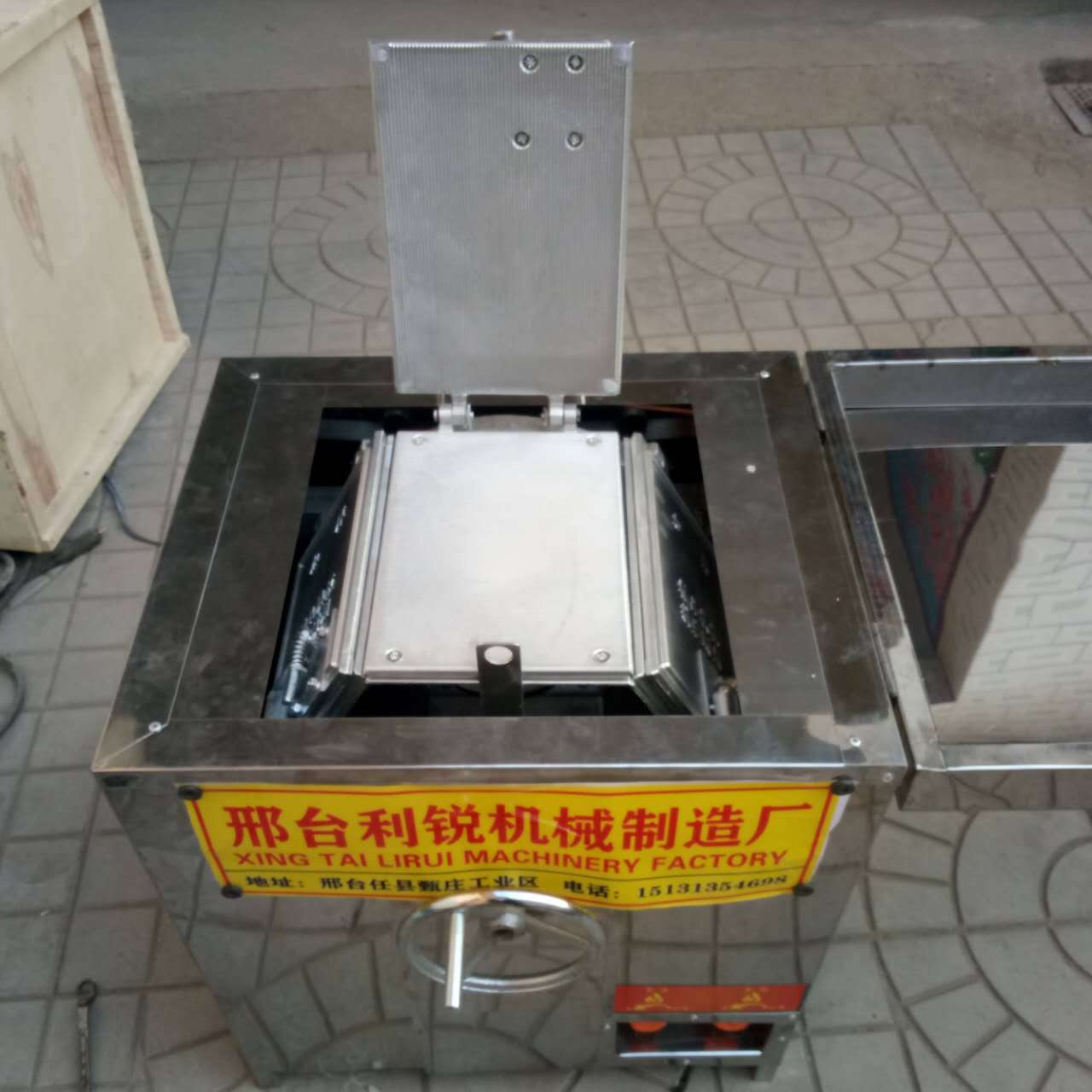 廠家直銷不銹鋼燃?xì)饬嫘D(zhuǎn)脆皮蛋卷機 商用烘焙設(shè)備致富機械