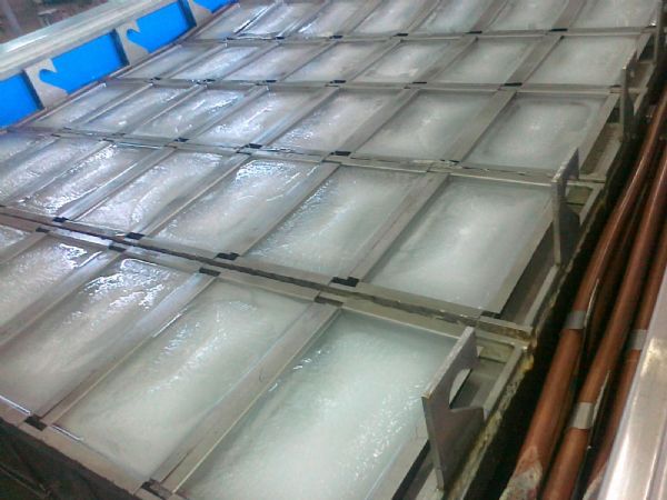 供應(yīng)大型工業(yè)冰磚機 商用制冰機 各種規(guī)格制冰機