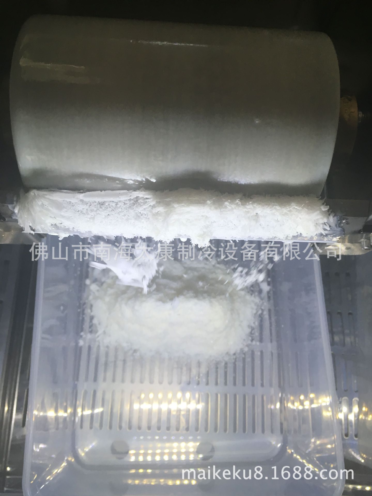 牛奶雪花制冰機(jī) 全國維修雪冰機(jī)商用小型牛奶冰機(jī)飄雪機(jī)廠家直銷