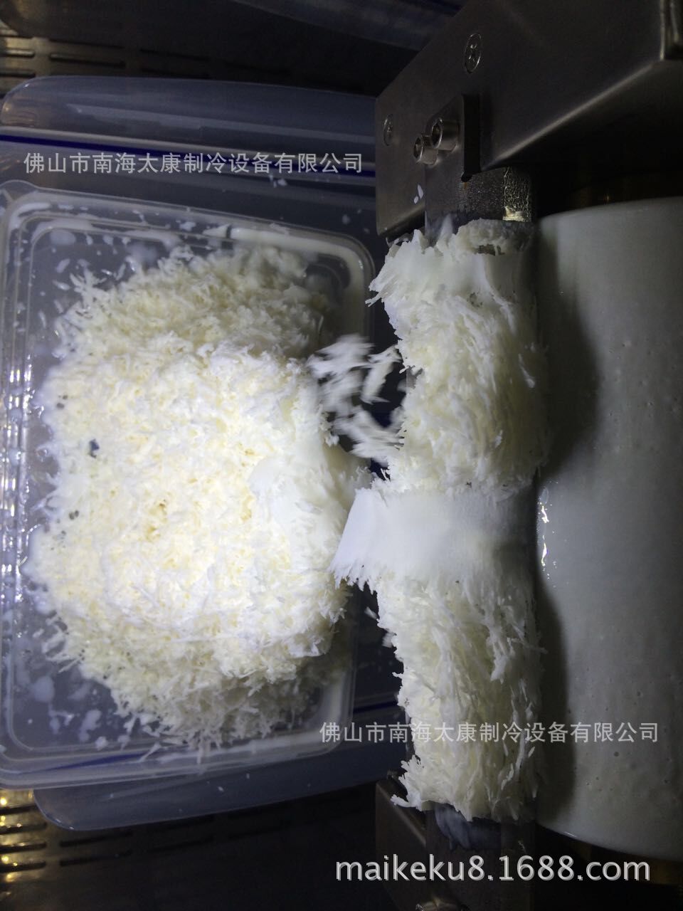 牛奶雪花制冰機(jī) 全國維修雪冰機(jī)商用小型牛奶冰機(jī)飄雪機(jī)廠家直銷