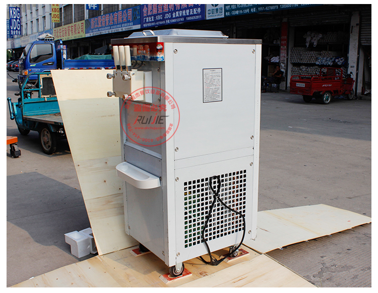 冰淇淋機(jī)商用甜筒雪糕機(jī)三色立式全自動(dòng)圣代冰激凌機(jī)蜜雪冰城同款