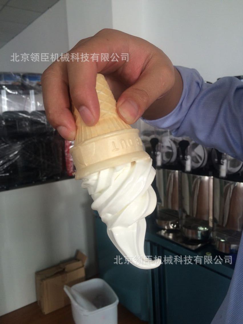 河北山東商用臺(tái)式冰淇淋機(jī) 水果冰激凌機(jī) 單頭蛋筒軟冰淇淋機(jī)