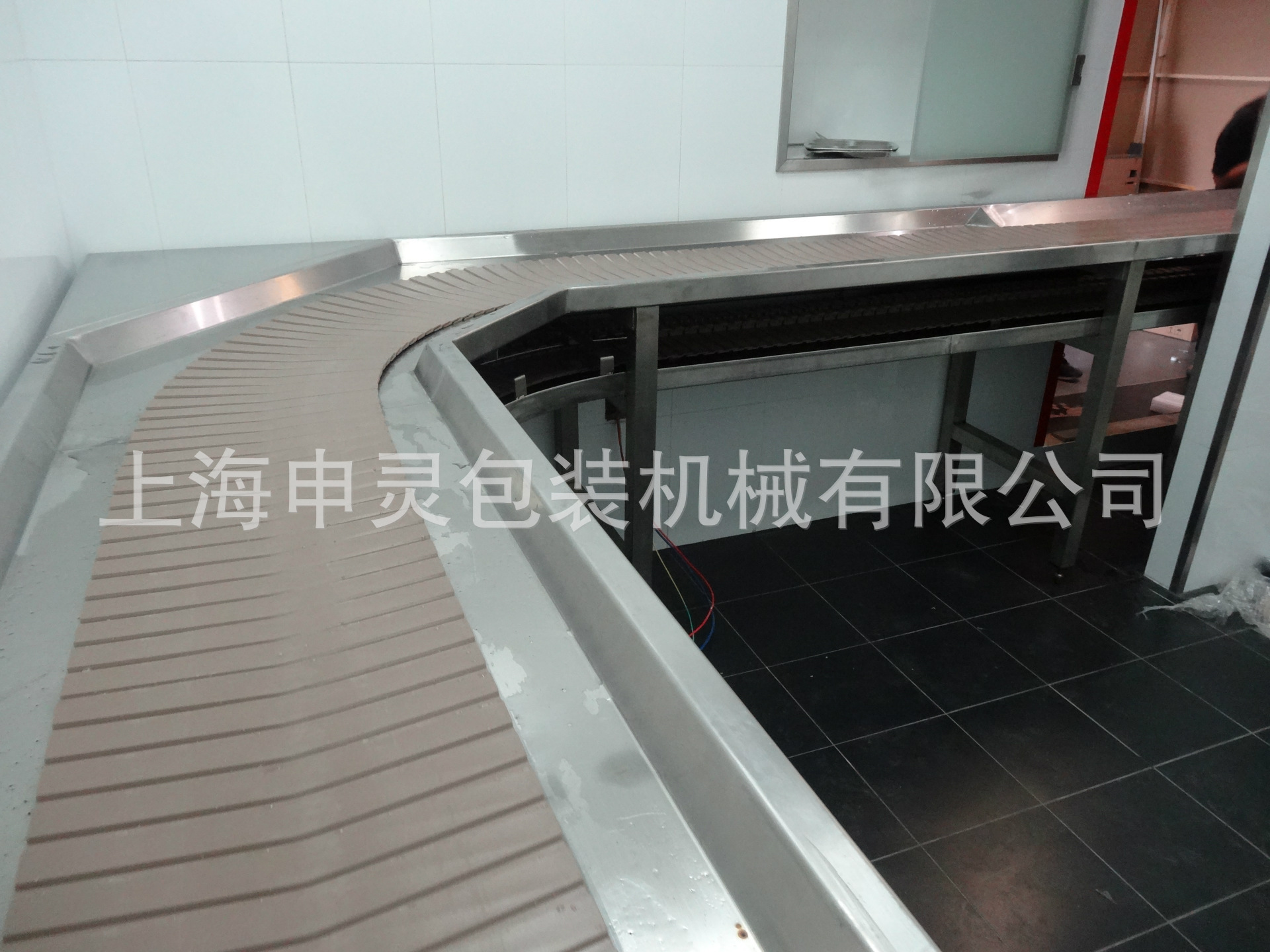 定制餐盤回收線 出入口機(jī)廚房餐盤輸送設(shè)備 酒店餐廳餐盤輸送設(shè)備