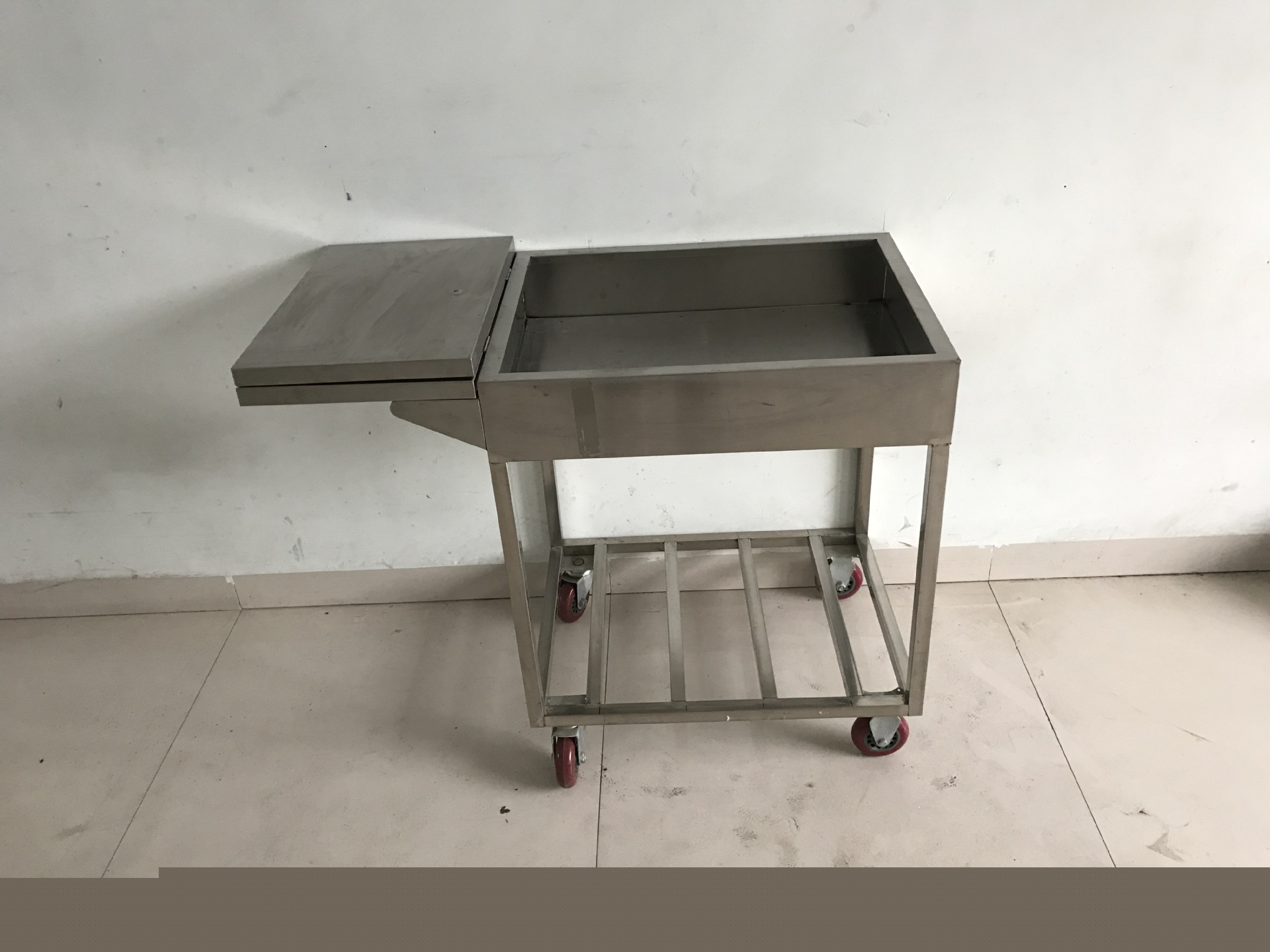 廠家直銷 大量供應(yīng) 不銹鋼調(diào)料車 金屬調(diào)料車