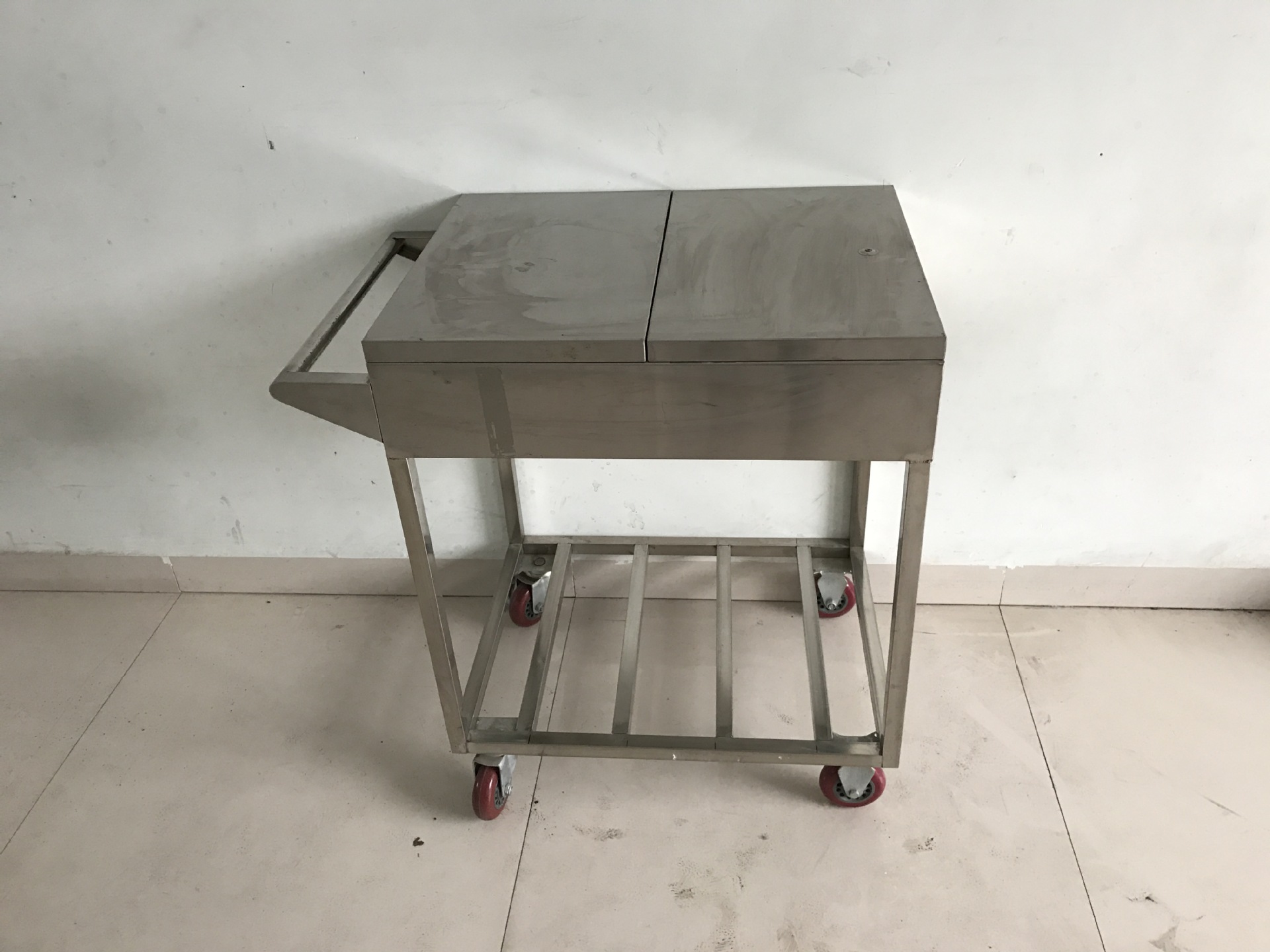 廠家直銷 大量供應(yīng) 不銹鋼調(diào)料車 金屬調(diào)料車
