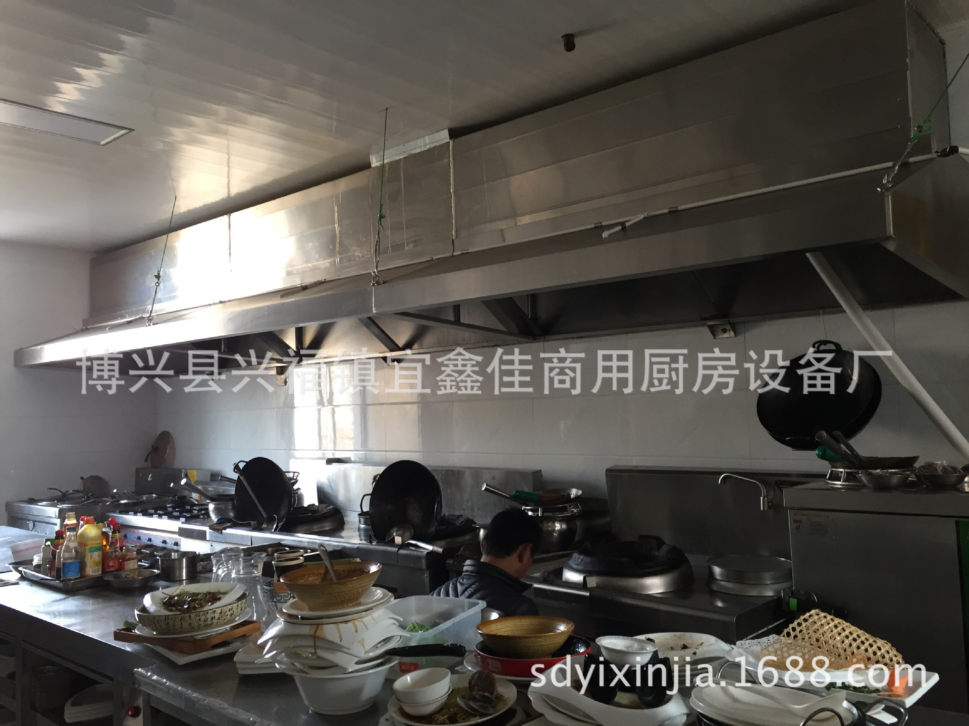 不銹鋼油煙分離排煙罩油網(wǎng)煙罩 運(yùn)水排煙罩 廚房排煙系統(tǒng)設(shè)計(jì)