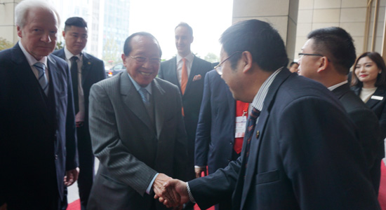 四川廚房用具行業(yè)協(xié)會(huì)會(huì)長(zhǎng)鄭保華先生參加第六屆世界華人經(jīng)濟(jì)論壇