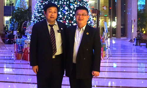 四川廚房用具行業(yè)協(xié)會(huì)會(huì)長(zhǎng)鄭保華先生參加第六屆世界華人經(jīng)濟(jì)論壇