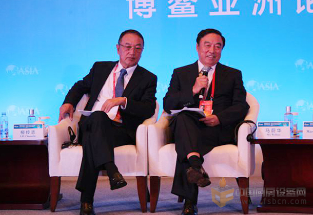 聯(lián)想控股股份有限公司董事長柳傳志（左一）永隆銀行有限公司董事長、前招商銀行行長馬蔚華（右一）