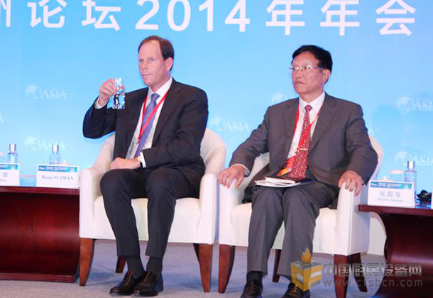 蓋茨基金會(huì)總裁 Mark Suzman（左一）中國國家能源委員會(huì)專家咨詢委員會(huì)主任張國寶