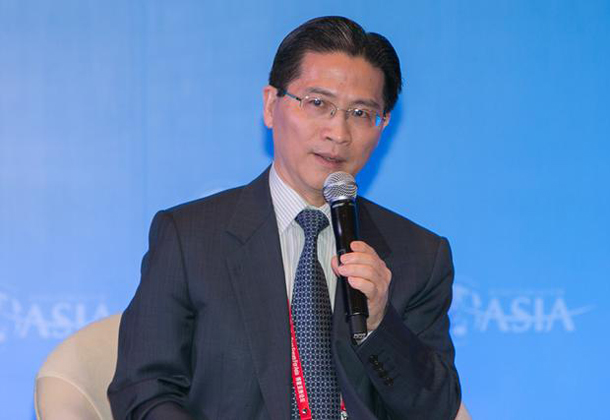 現(xiàn)任第十一屆全國政協(xié)常務委員，民建中央副主席、上海市主委，政協(xié)上海市第十一屆委員會副主席，市社會主義學院院長