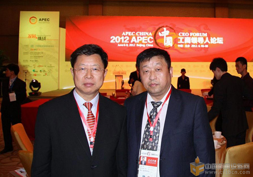 中國國際貿(mào)易促進(jìn)委員會(huì)副會(huì)長于平、中國廚房設(shè)備網(wǎng)董事長鄭保華