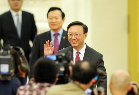 十二屆全國人大一次會議在人民大會堂三樓金色大廳舉行記者會，圖為外交部部長楊潔篪答中外記者問。