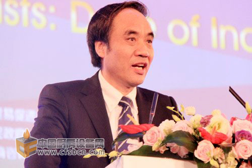 全國人大常委、全國人大內(nèi)務(wù)司法委員會(huì)副主任委員、民建中央副主席辜勝阻