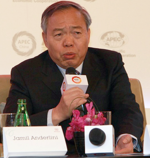 全國政協(xié)經(jīng)濟(jì)委員會(huì)副主任、中國國際經(jīng)濟(jì)交流中心常務(wù)副理事長鄭新立