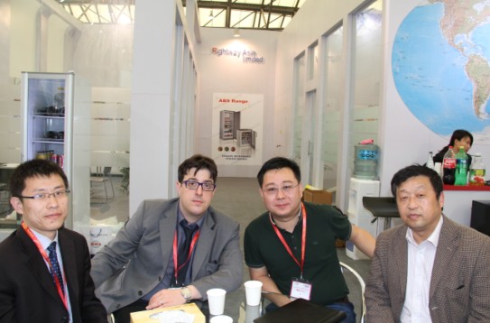 中國(guó)廚房設(shè)備網(wǎng)鄭總與Rightway Asia——RWA展會(huì)工程師、負(fù)責(zé)人