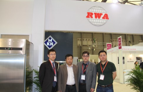 中國(guó)廚房設(shè)備網(wǎng)鄭總與Rightway Asia——RWA展會(huì)工程師、負(fù)責(zé)人