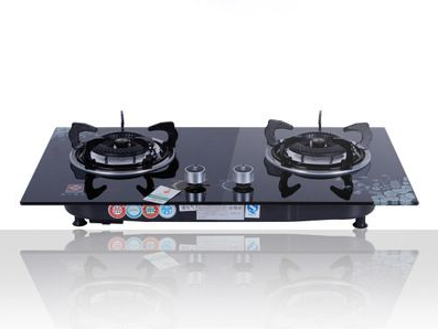 節(jié)能環(huán)保燃?xì)庠钭鳛楹笃鹬愠墒袌鲂聦? /><br></p><p><strong>(2)發(fā)展階段(1980-1990年)：耐用性和可靠性大幅提高</strong></p><p>1980年以后，隨著改革開放的深入，市場經(jīng)濟(jì)隨之興起，國外各式各樣的燃?xì)庥镁呒娂娺M(jìn)入中國，燃?xì)庥镁叩纳a(chǎn)企業(yè)也由原來的十多家猛增到近百家，企業(yè)類型也由原來的單一燃?xì)夤景l(fā)展到有國營、集體、民營等各種企業(yè)類型，國外著名的燃具生產(chǎn)企業(yè)也開始在中國尋找合作伙伴，從而使燃?xì)庥镁叩漠a(chǎn)品質(zhì)量和外觀也有了根本的改變，產(chǎn)品的品種和功能也在不斷變化。</p><p>在此期間，面板、燃燒系統(tǒng)、點火裝置也有了改進(jìn)。面板材料有冷板噴涂，燃燒器有鑄鐵爐頭、表面電鍍或噴鋅處理，點火裝置采用壓電電子點火，提高了點火率，燃?xì)庠畹哪陀眯院涂煽啃杂辛颂岣摺?/p><p><strong>(3)突破階段(1990年-2006年)：品種增多，款式齊全。</strong></p><p>1990年以后，中國乃至世界經(jīng)濟(jì)進(jìn)入了一個飛速發(fā)展階段。中國的燃?xì)饧叭季呤聵I(yè)進(jìn)入了快速成長時期。國外先進(jìn)燃具開發(fā)制造技術(shù)的引入，帶來了中國燃具事業(yè)的突破性改變。</p><p>家用燃?xì)庠罹咂贩N增多，款式新穎，安全措施增強，材質(zhì)、功能和性能等均有所改善。在生產(chǎn)質(zhì)量和可靠性，工藝水平，自動化和智能化程度，性能指標(biāo)的先進(jìn)性，節(jié)能和環(huán)保，安全使用等方面也都有所改善。</p><p>灶具的材料基本上淘汰了鑄鐵。不銹鋼面板，表面噴涂不粘油涂層材料，鋼化玻璃面板等在灶具中占有重要地位，陶瓷面板也獨樹一幟。</p><p><strong>燃?xì)庠畹陌l(fā)展前景</strong></p><p>現(xiàn)階段，我國最主流的燃?xì)庠钍敲骰鹗饺細(xì)庠?，又叫大氣式灶。隨著技術(shù)革新和市場競爭的影響，大氣式灶又推出了直火、旋火等概念;從爐頭結(jié)構(gòu)上講，又有同心爐頭、薩巴夫爐頭等概念。灶具競爭的主流是火力大小、節(jié)能與否。</p><p>低焰灶、紅外線灶具異軍突起，低焰灶火苗高度僅有15.5mm，但它的熱負(fù)荷高達(dá)4.5km，一氧化碳含量低于0.02%，普通紅外線燃?xì)庠顭嶝?fù)荷在2.8KW以下，紅外線節(jié)能灶具熱負(fù)荷高達(dá)3.9KW，一氧化碳的排放量僅為0.03%，因此，可以看出節(jié)能、環(huán)保、火力強勁、不熏鍋等特點的是灶具發(fā)展的必然趨勢，低焰灶、紅外線灶具等火力猛、一氧化碳含量低的節(jié)能環(huán)保灶具必將成為市場上的新寵。</p>【<a href=