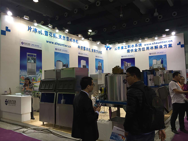 四川省廚房用具行業(yè)協(xié)會會長鄭保華參觀第二十二屆廣州酒店用品展覽會