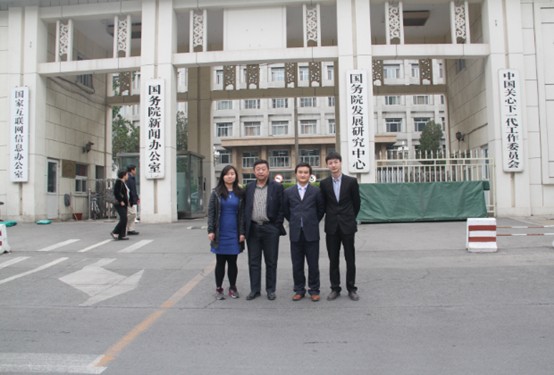 心系社會(huì)，關(guān)注民生